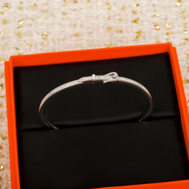 H**me5 bracelets